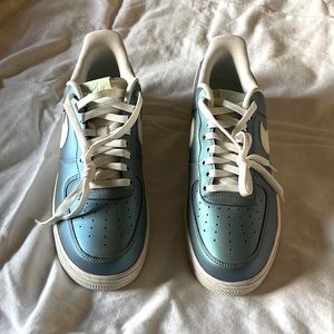 Nike Air Force 1 tennis shoes